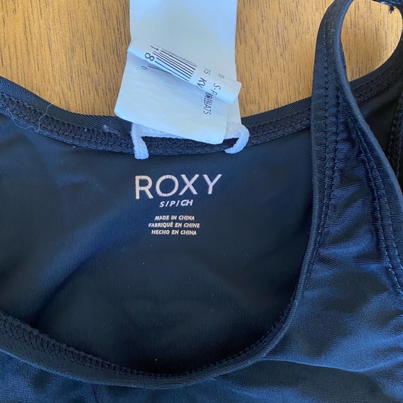 Black Roxy Crop Top Rash Guard - Picture 2 of 6